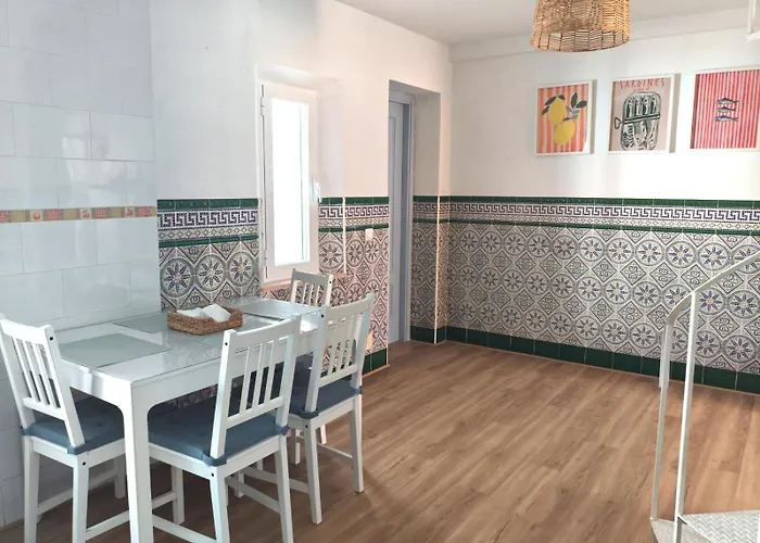 Casa Con Patio A 5 Min De La Playa - El Palo 度假居 马拉加